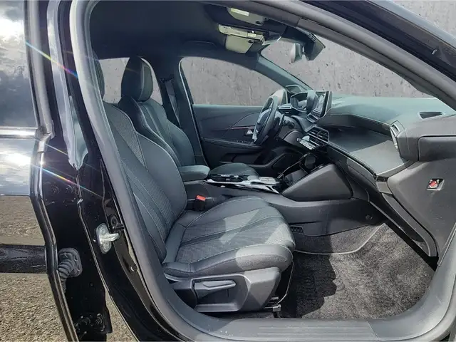 Peugeot 208 view 13