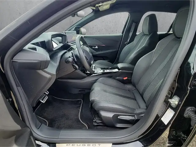 Peugeot 208 view 9