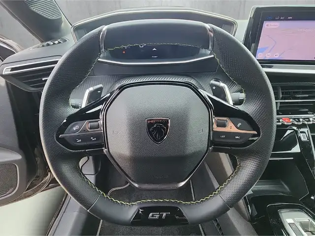 Peugeot 208 view 10