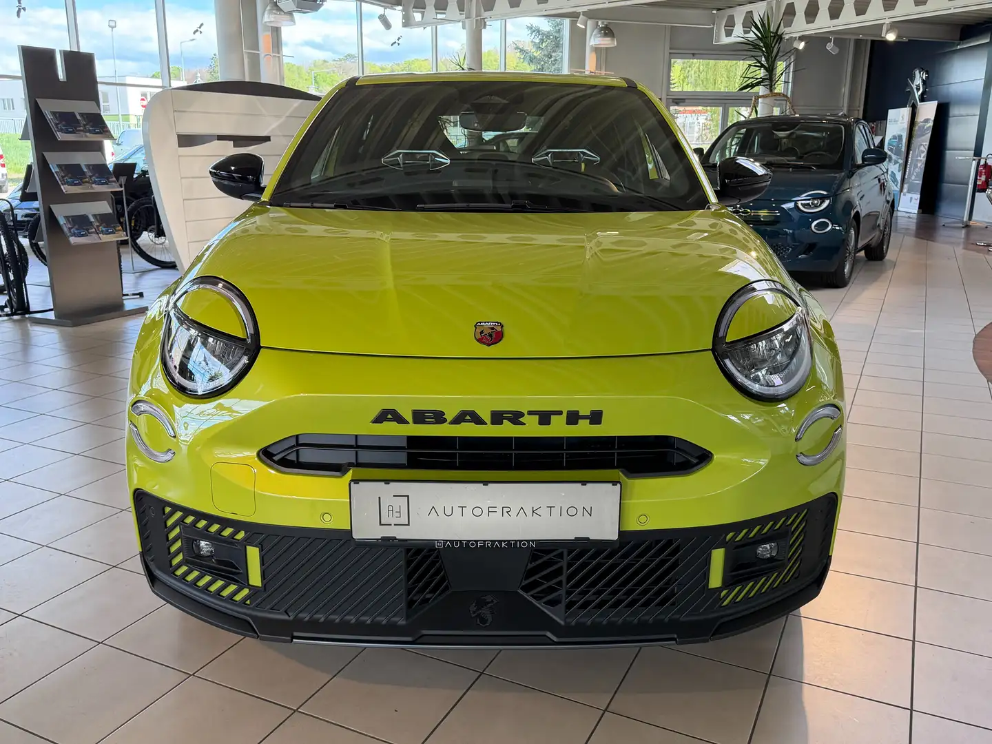 Abarth 600e 207 kW Scorpionissima Grün - 2