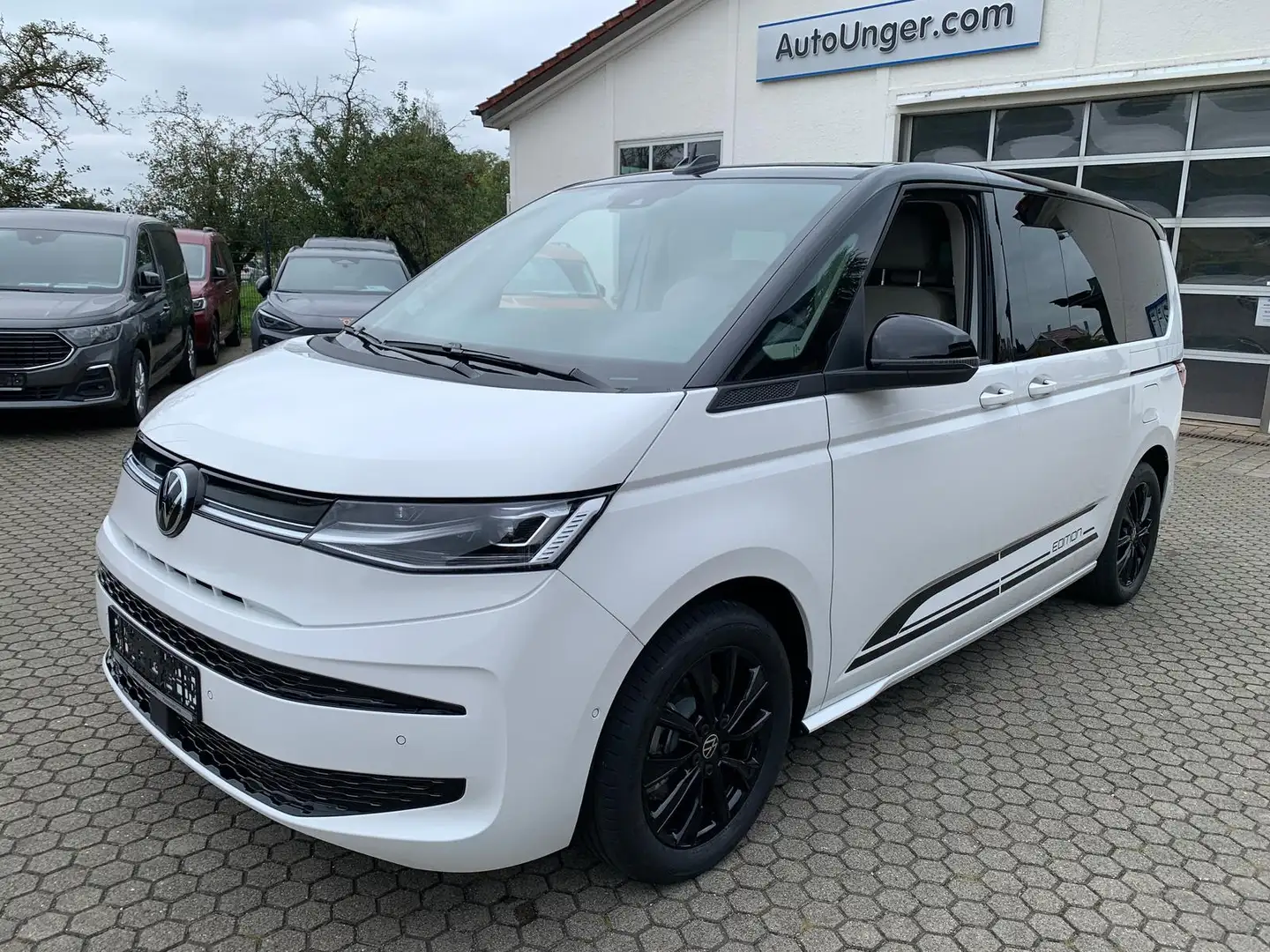 Volkswagen T7 Multivan Edition kurz KÜ ArtVelours AHK EasyOpen Pano Weiß - 1