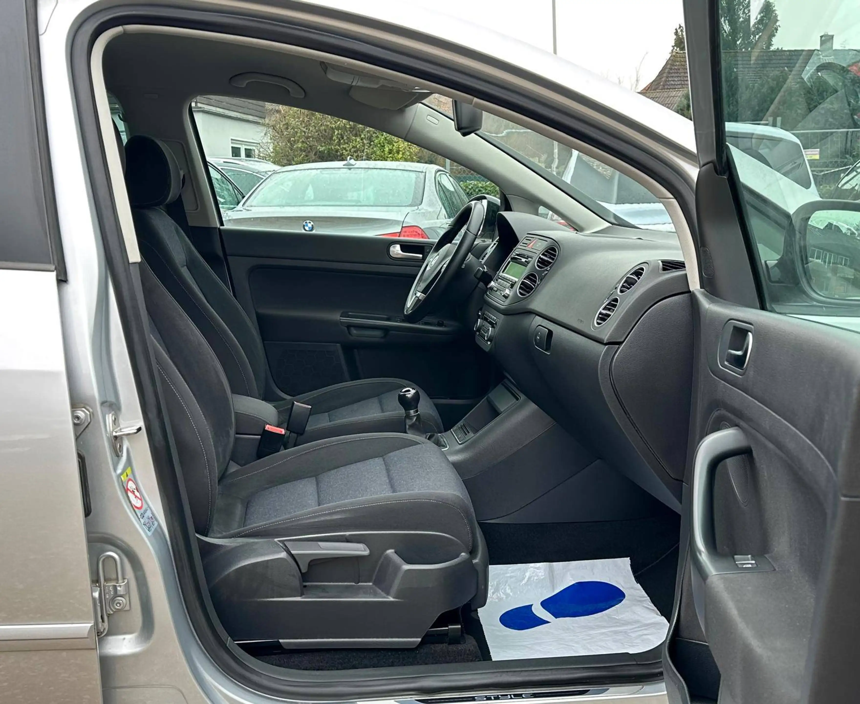 Volkswagen Golf Plus 2.0 TDI Style 1Hand Scheckheft SHZ PDC Klima 6Gang — photo 10