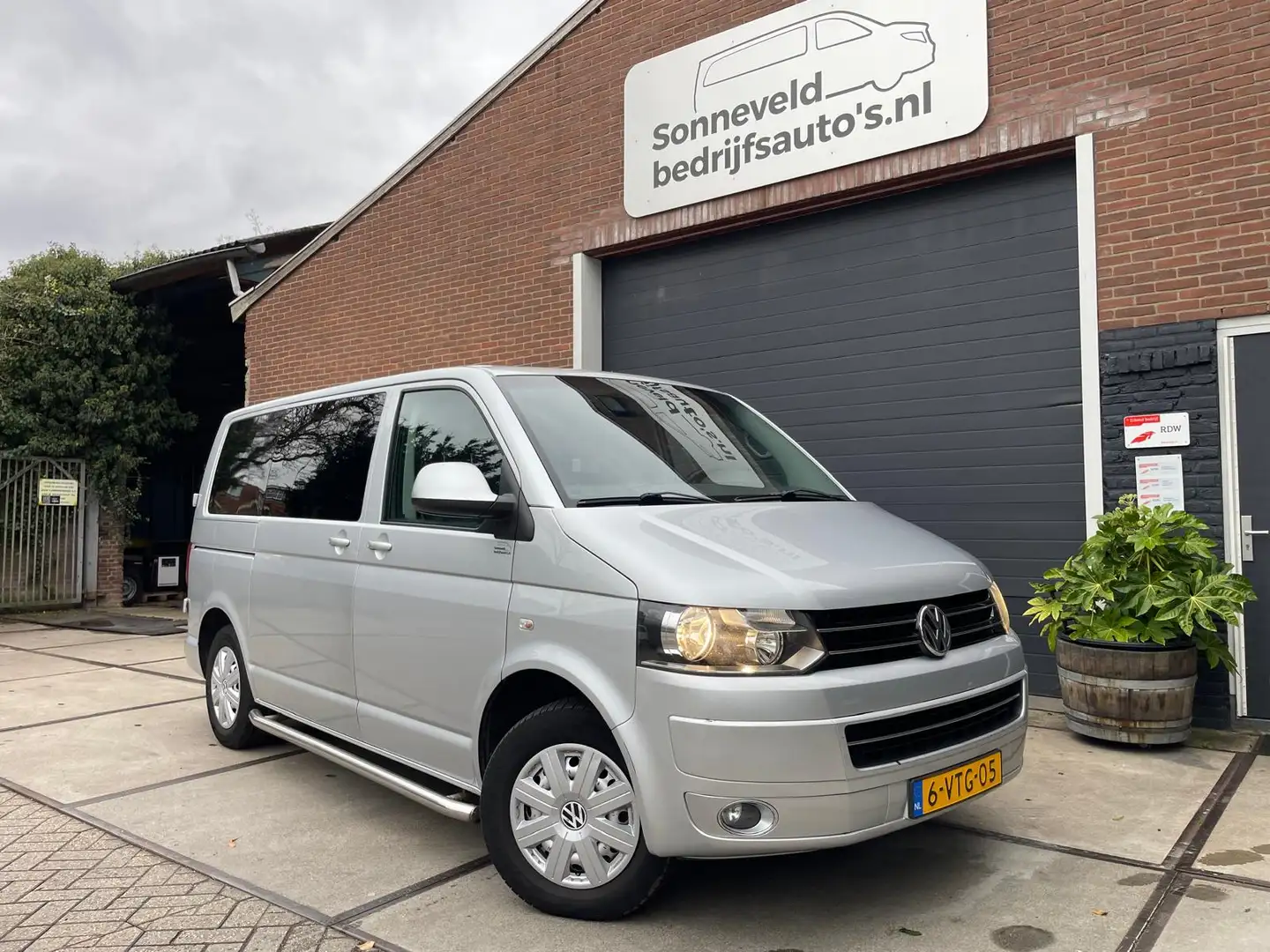 Volkswagen T5 Transporter 2.0TDI L1 Dubbele cabine Trendline 140pk, airco, t Grijs - 1