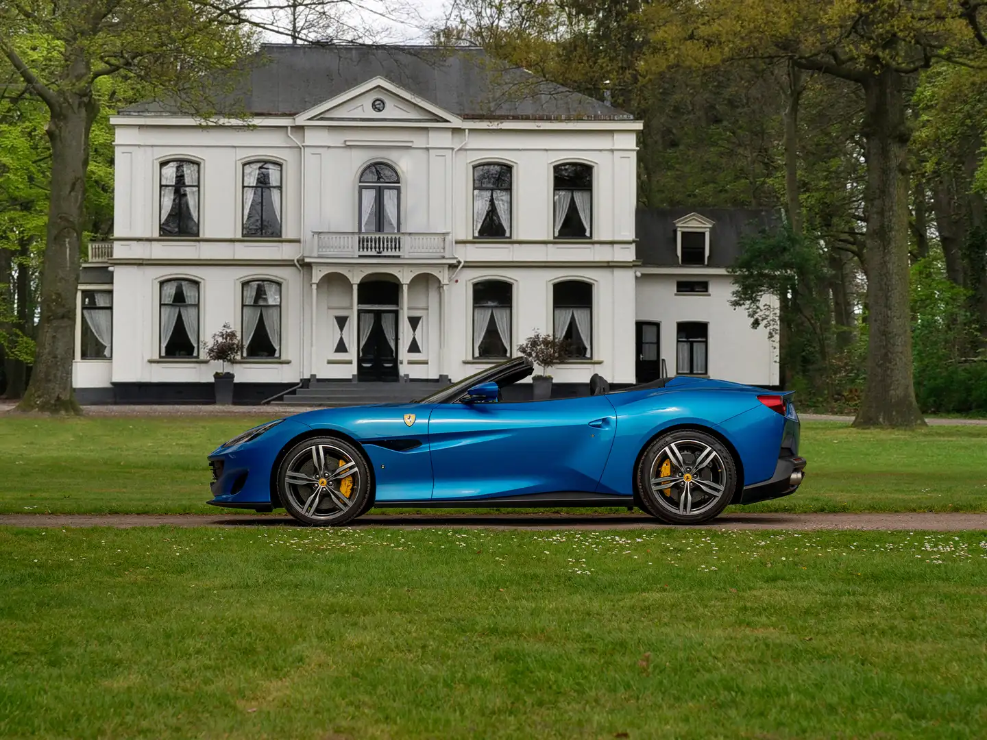 Ferrari Portofino Atelier Car | Blu Corsa | Daytona Seats | Carbon D Blauw - 1