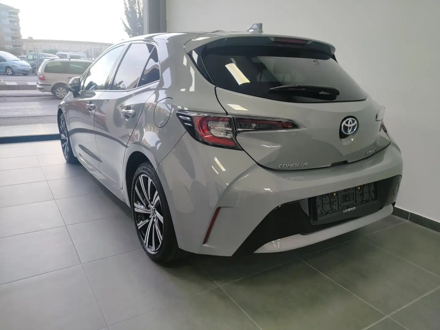 Toyota Corolla 125H Business Gris - 2