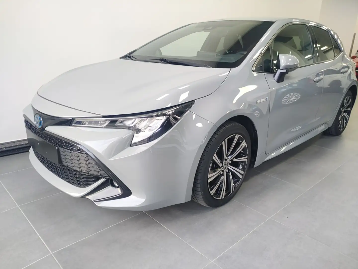 Toyota Corolla 125H Business Gris - 1