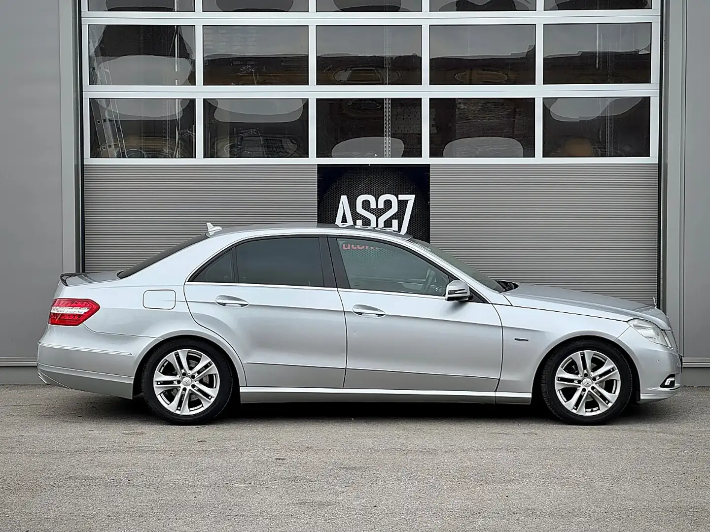 Mercedes-Benz E 220 Avantgarde A-Edition Plus CDI Aut. Silber - 2