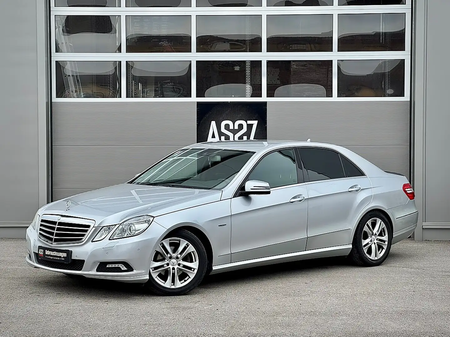 Mercedes-Benz E 220 Avantgarde A-Edition Plus CDI Aut. Silber - 1
