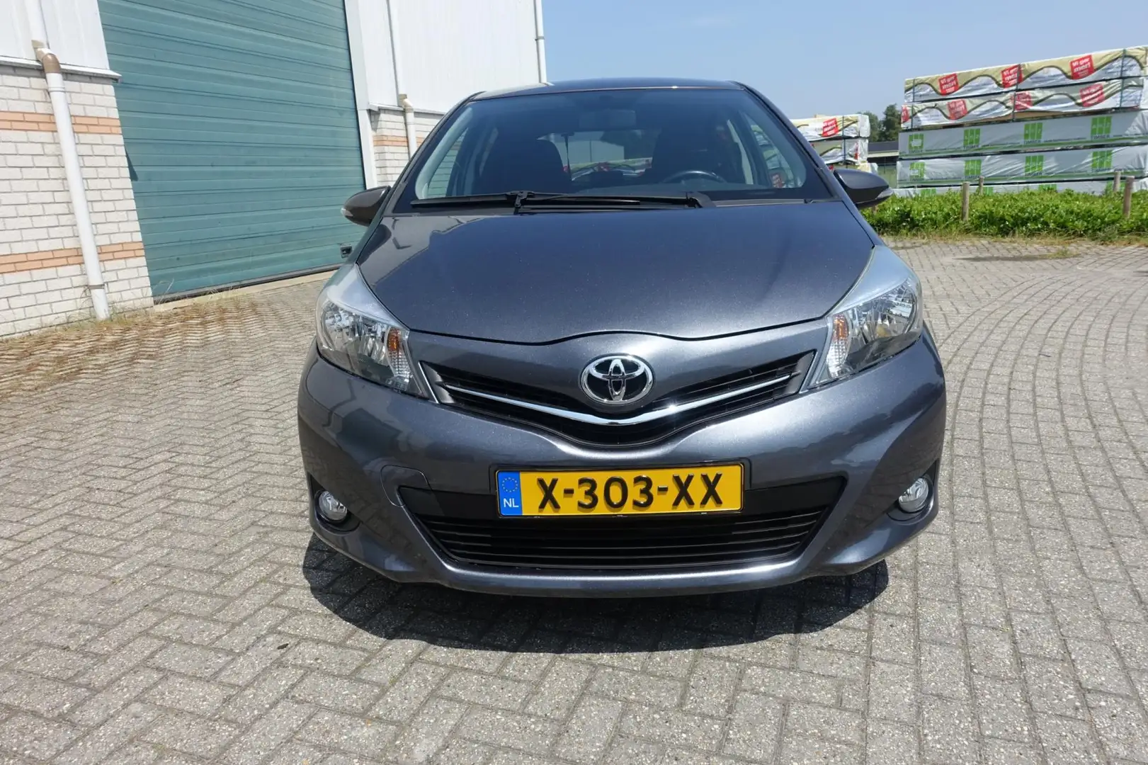 Toyota Yaris TOYOTA lage km stand - -camera - airco - radio/cd Grijs - 2