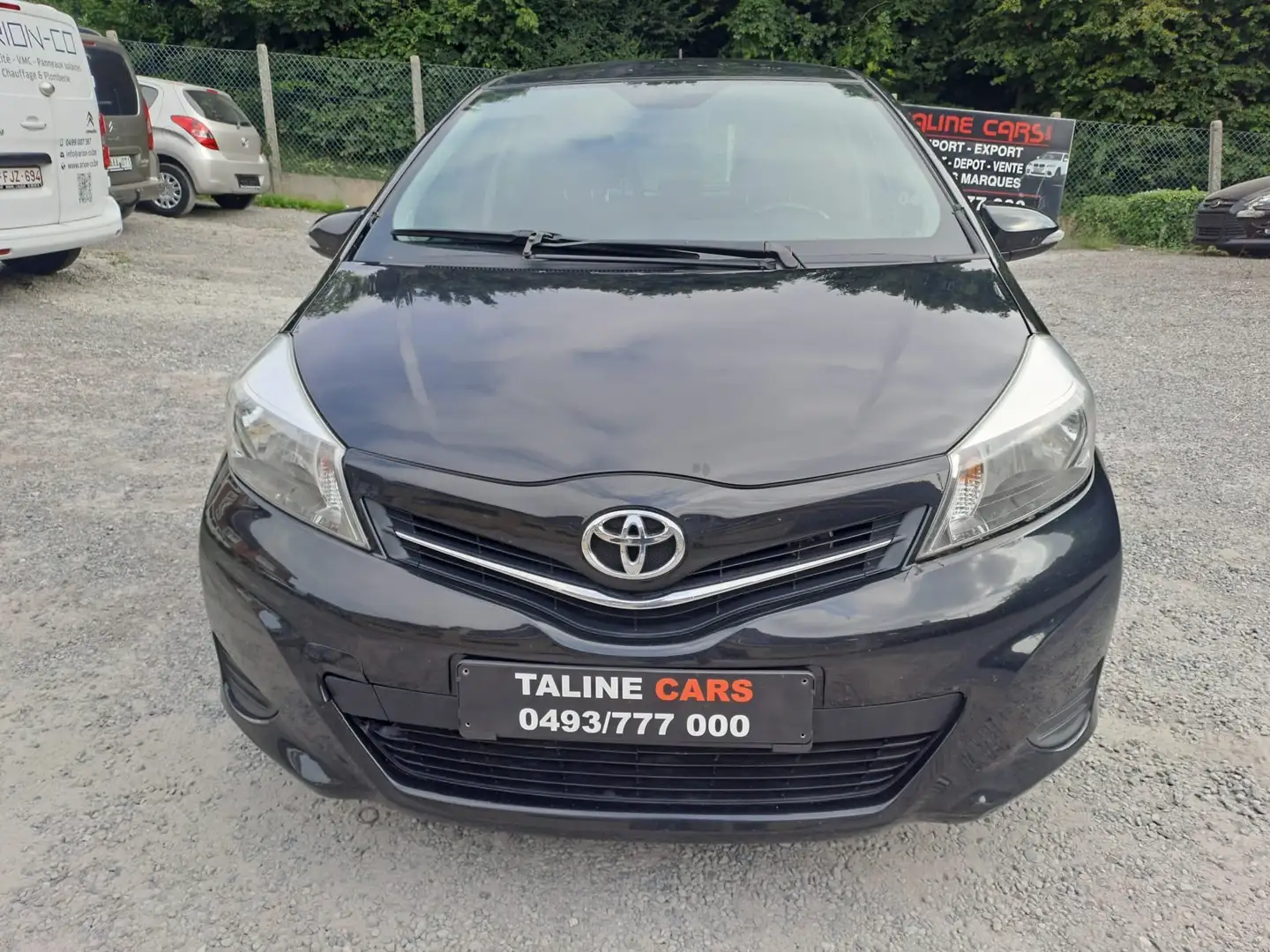 Toyota Yaris Schwarz - 1