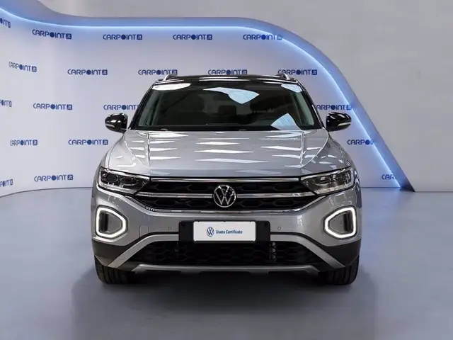 Volkswagen T-Roc view 9
