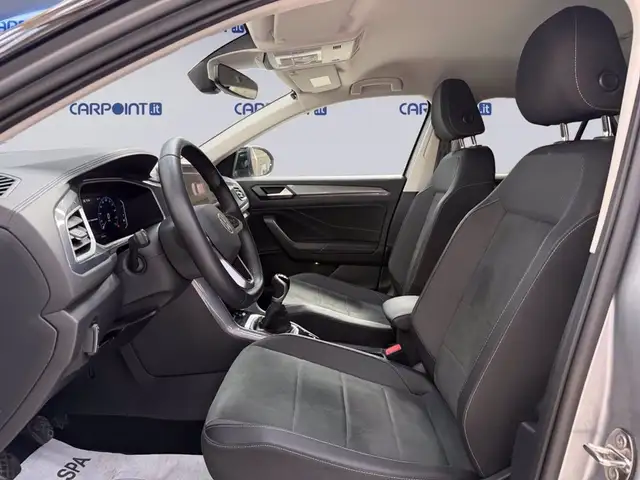 Volkswagen T-Roc view 10