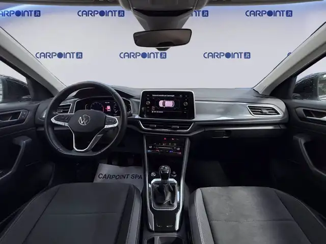 Volkswagen T-Roc view 11