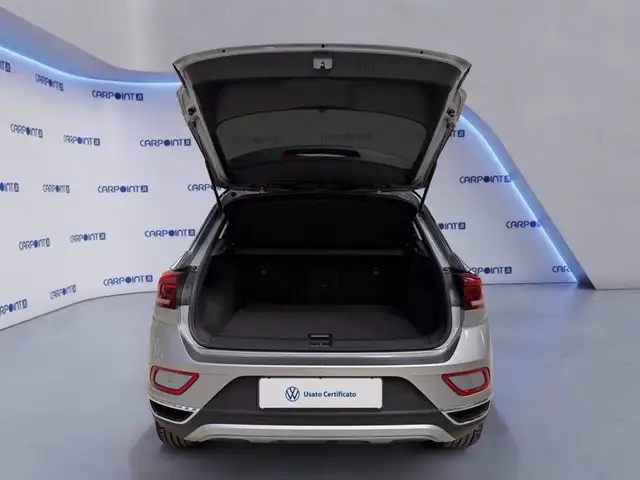 Volkswagen T-Roc view 18