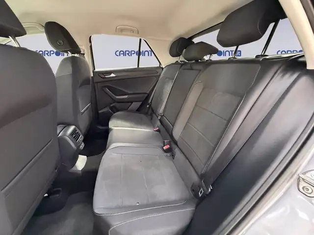 Volkswagen T-Roc view 14
