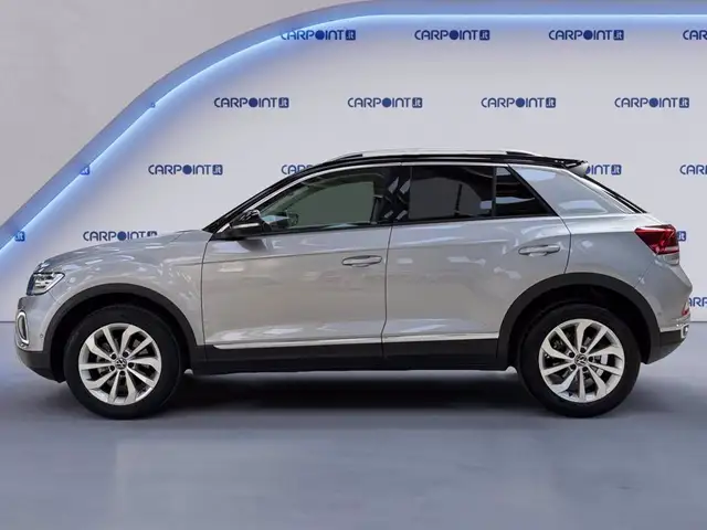 Volkswagen T-Roc view 3