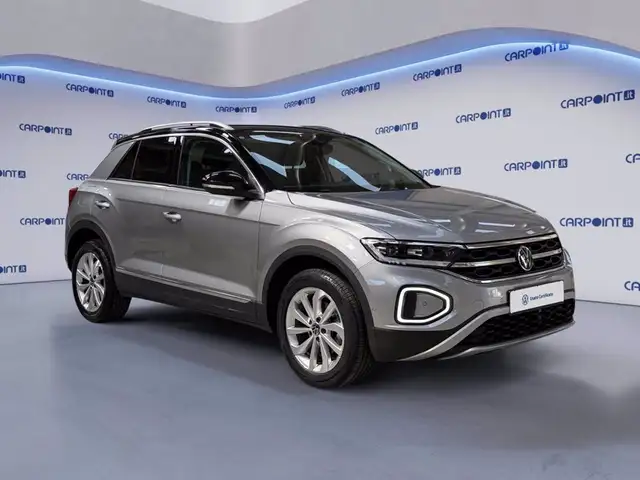 Volkswagen T-Roc view 8