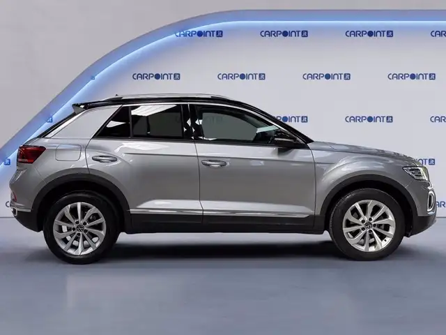 Volkswagen T-Roc view 7