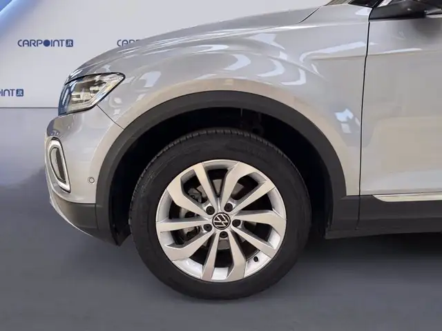 Volkswagen T-Roc view 15