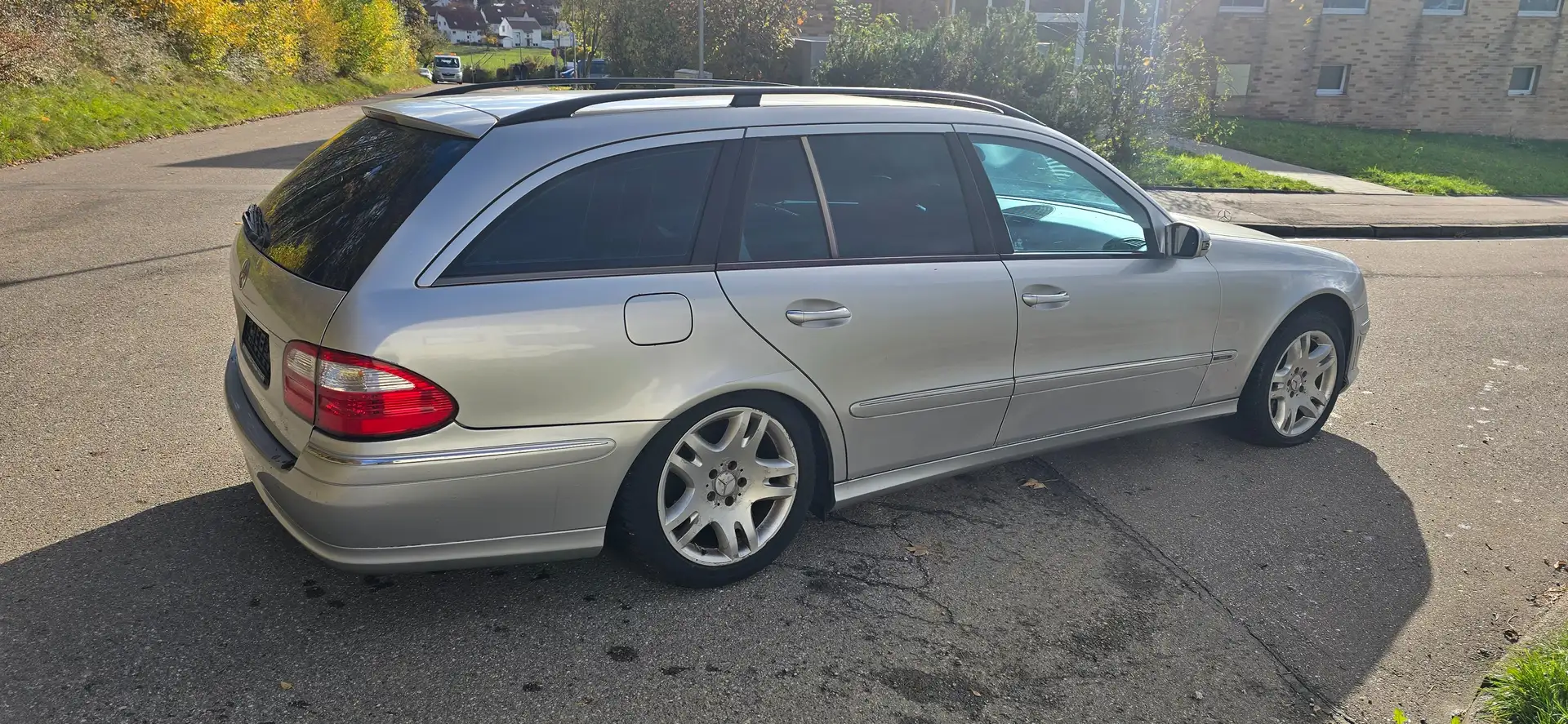 Mercedes-Benz E 320 E 320 T 4Matic (211.282) Grau - 2