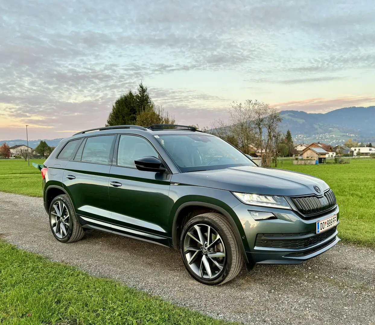 Skoda Kodiaq 2,0 TDI SCR 4x4 Sportline DSG Vollausstattung!! Grau - 2