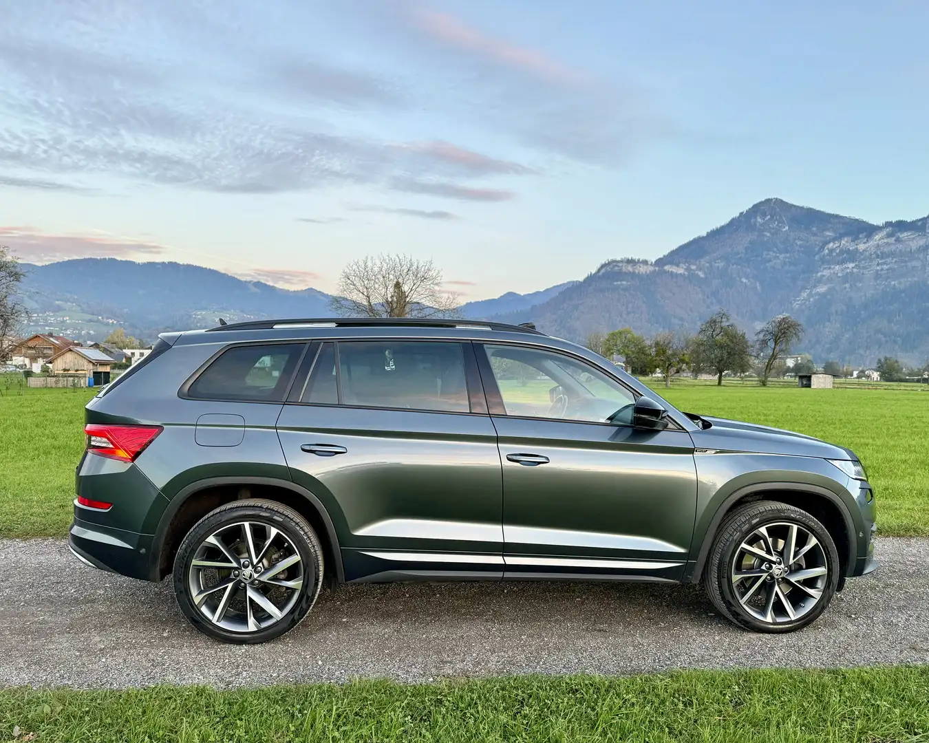 Skoda Kodiaq 2,0 TDI SCR 4x4 Sportline DSG Vollausstattung!! Grau - 1