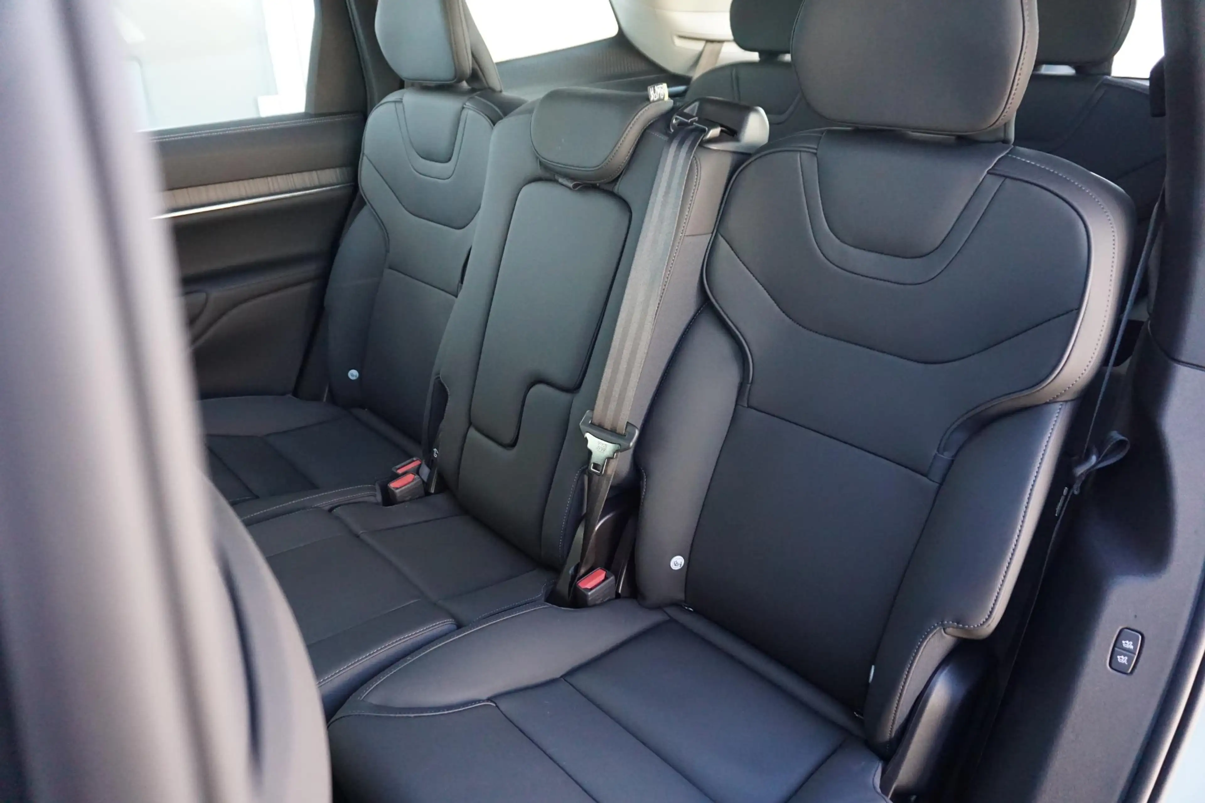 Volvo EX90 Single Motor Core 7p. 104 kWh | PANO | VAPOUR GREY — photo 6