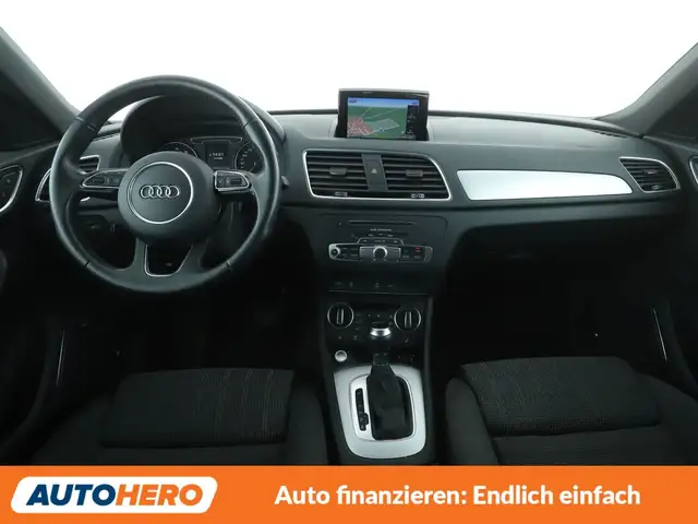 Audi Q3 view 12