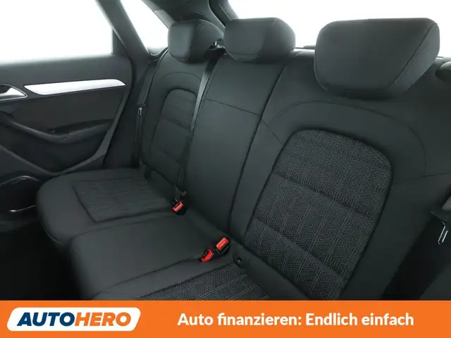 Audi Q3 view 14