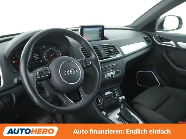Audi Q3 view 11
