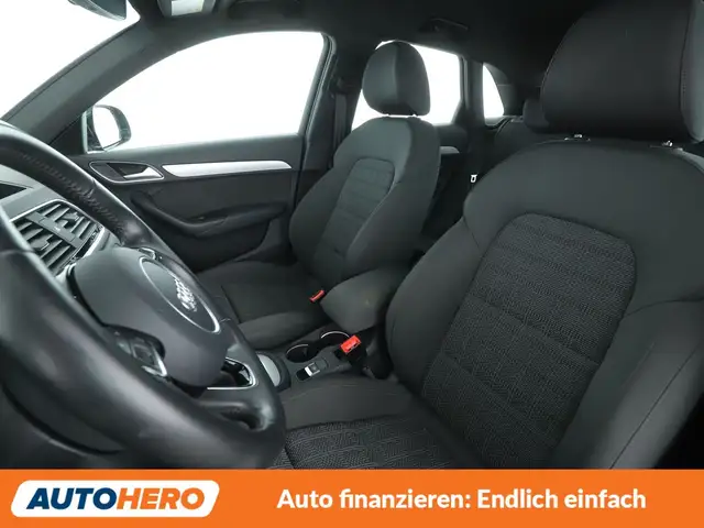 Audi Q3 view 10
