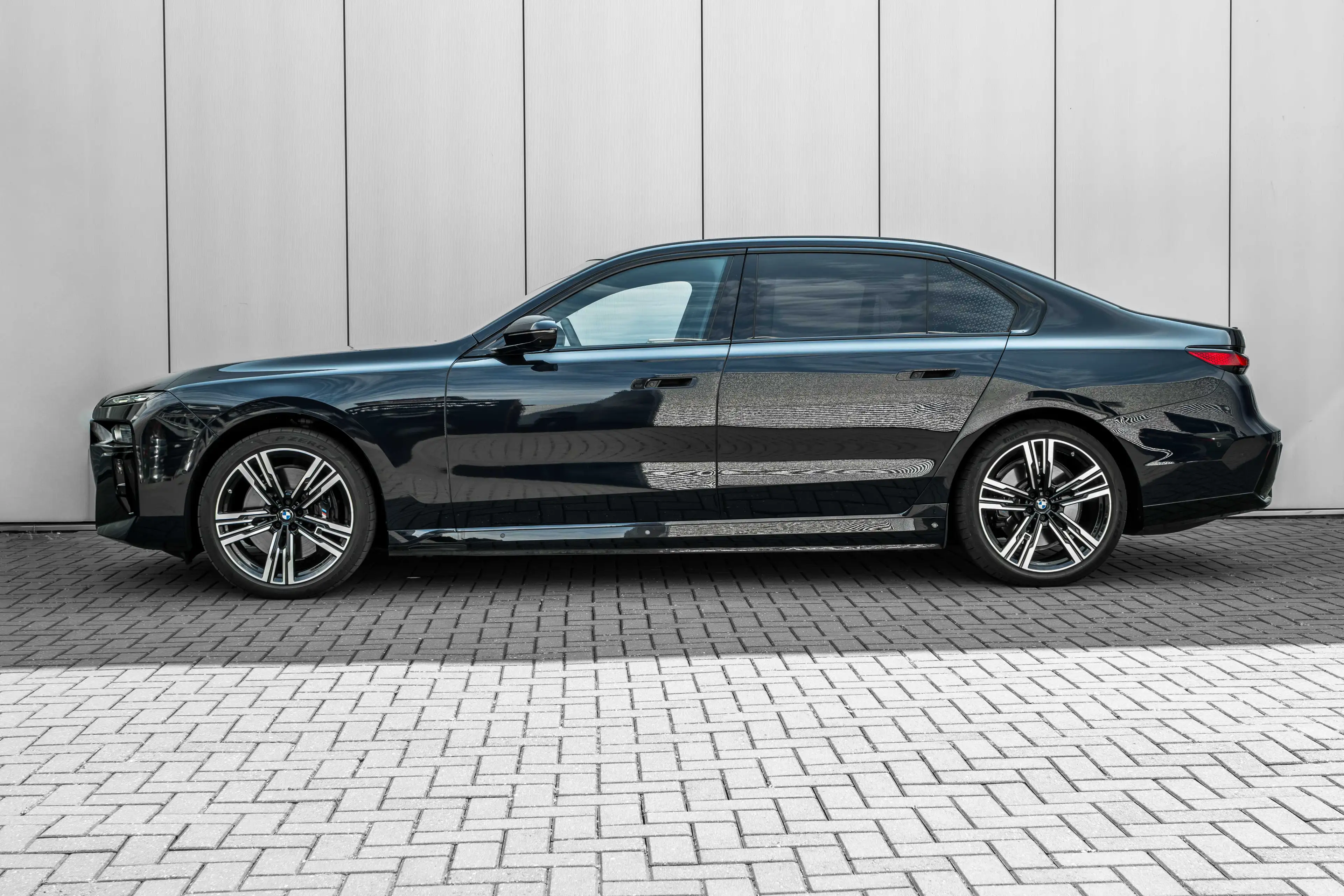 BMW i7 xDrive60 106 kWh 545 PK | Skylounge Panorama Dak | — photo 5