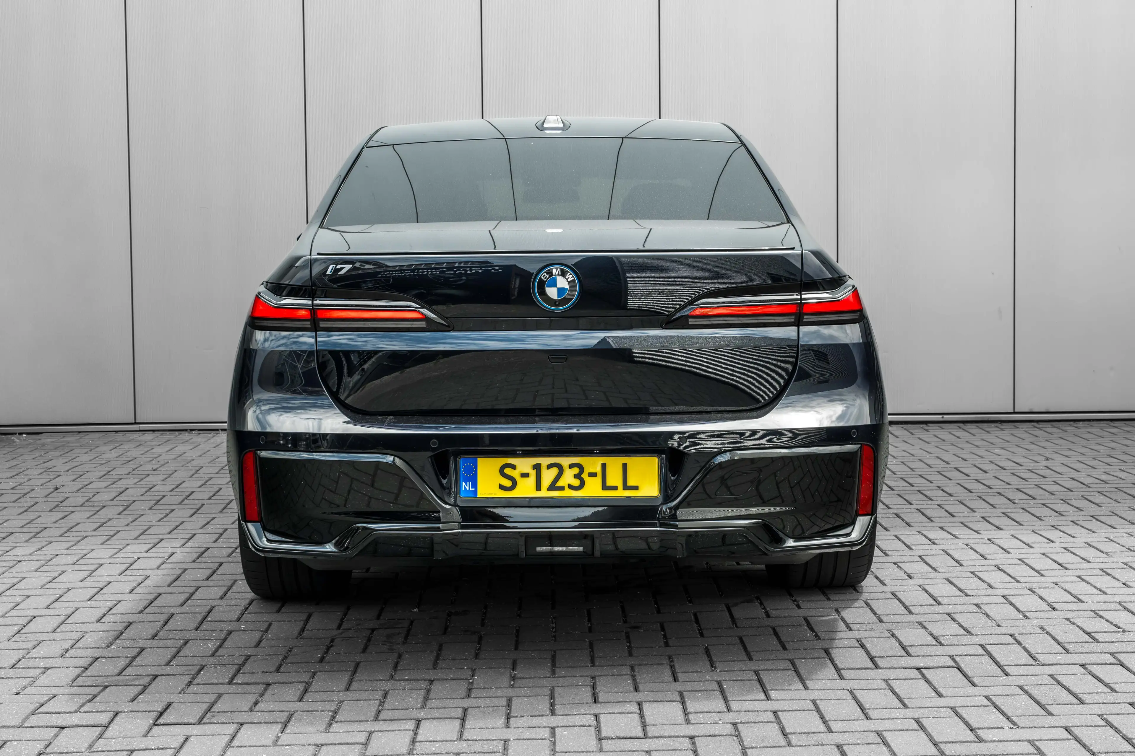 BMW i7 xDrive60 106 kWh 545 PK | Skylounge Panorama Dak | — photo 4