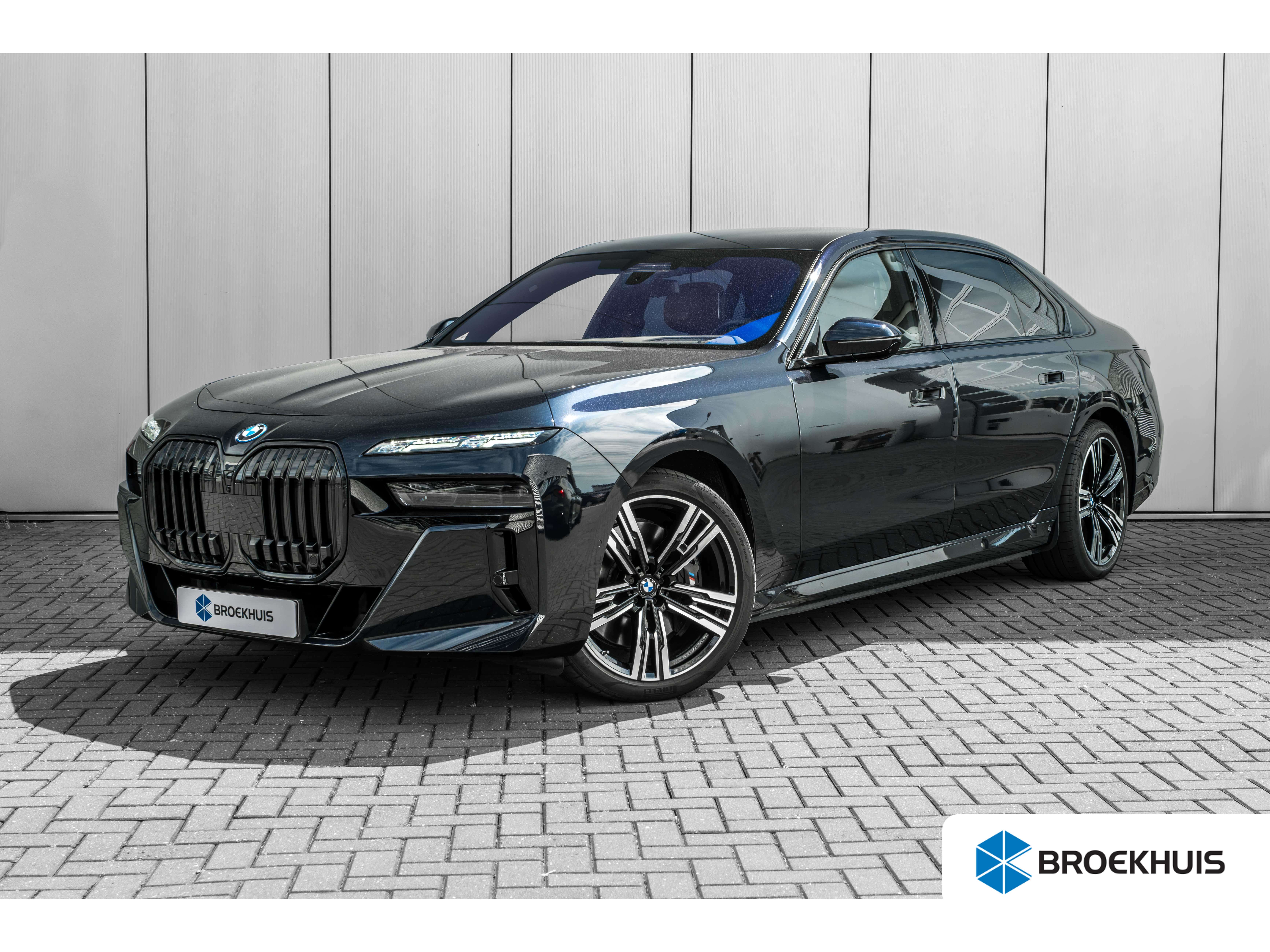 BMW i7