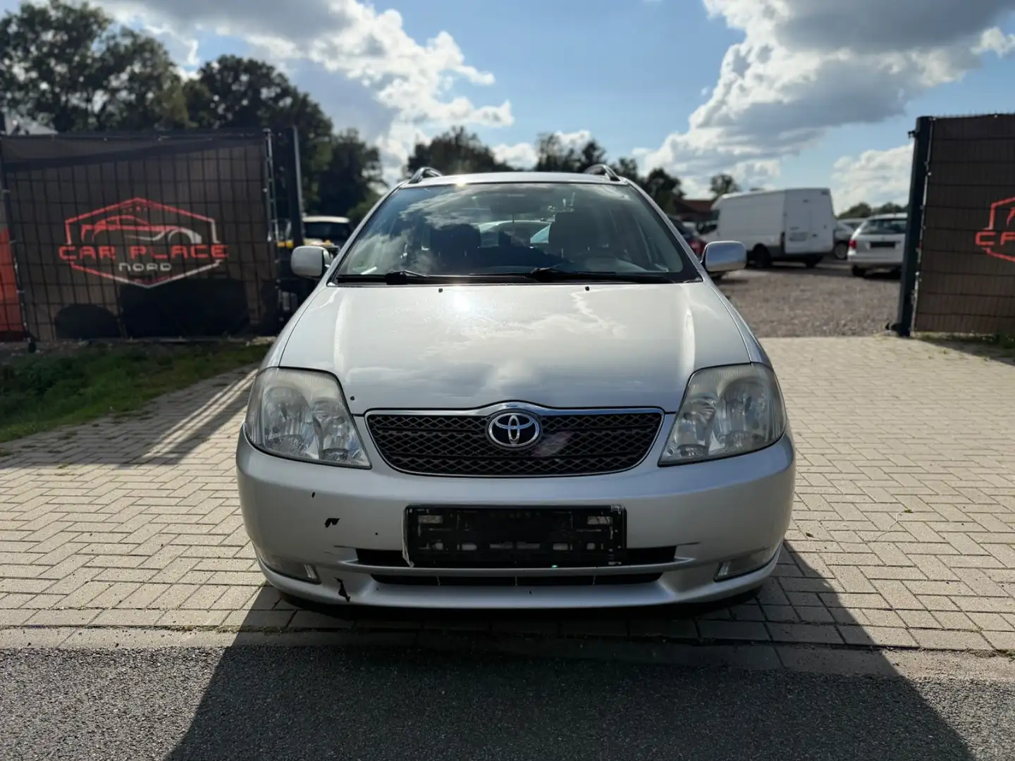 Toyota Corolla Combi 2.0 D-4D Sol 66kW TÜV Silber - 2