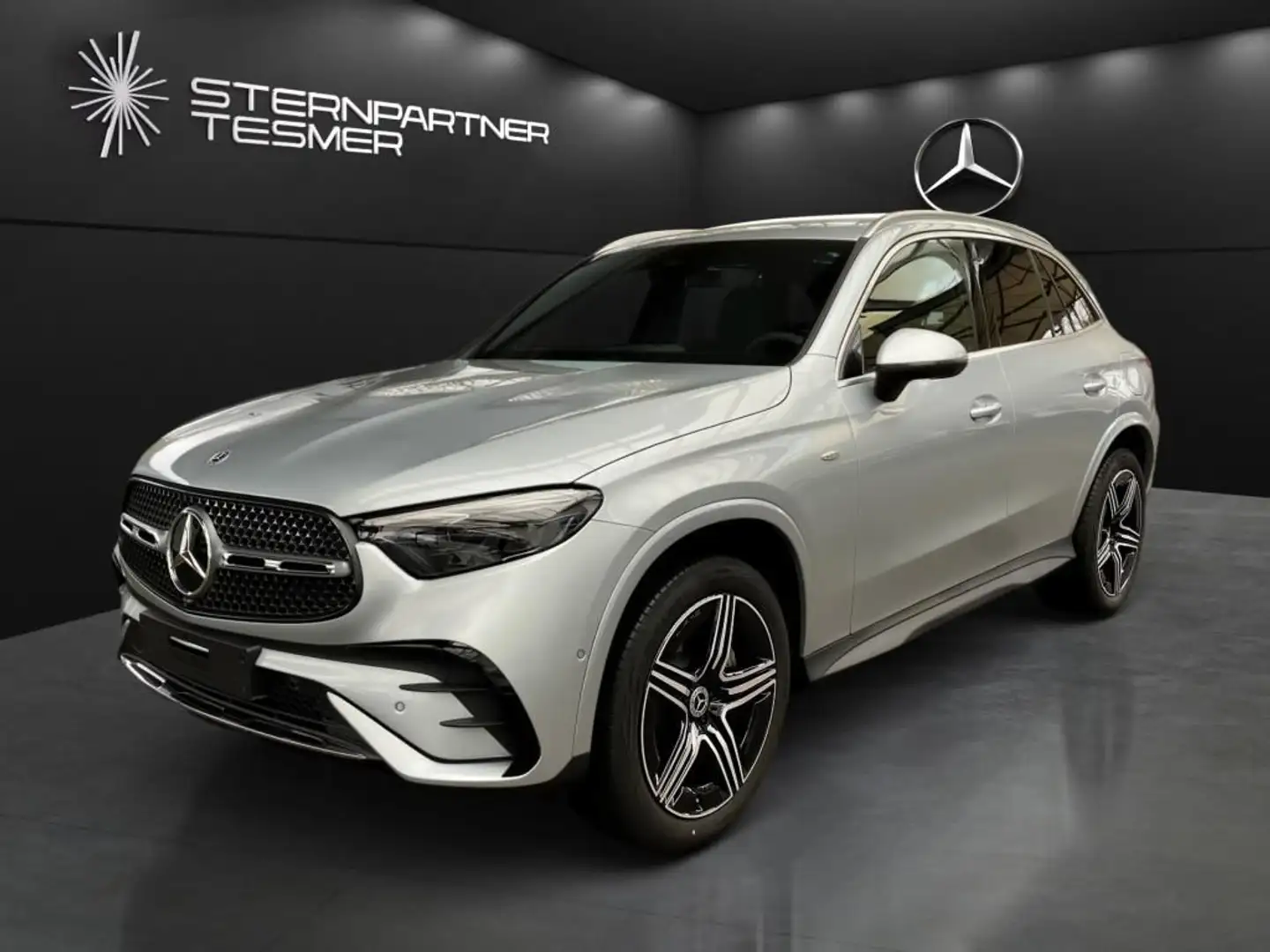 Mercedes-Benz GLC 300 e 4MATIC mit EQ Hybrid Technologie +AMG Silber - 1