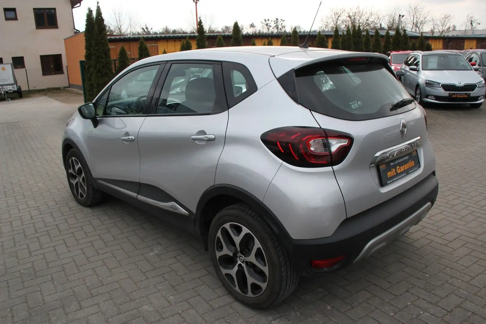 Renault Captur Intens Autom. Klima/Navi/Kamera/Allwetter Grau - 2
