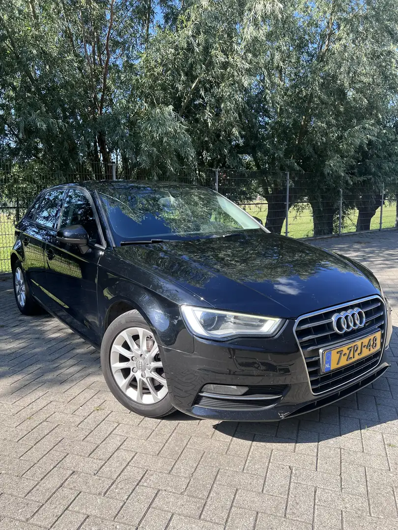 Audi A3 1.6 TDI Attr. PL+ Zwart - 2