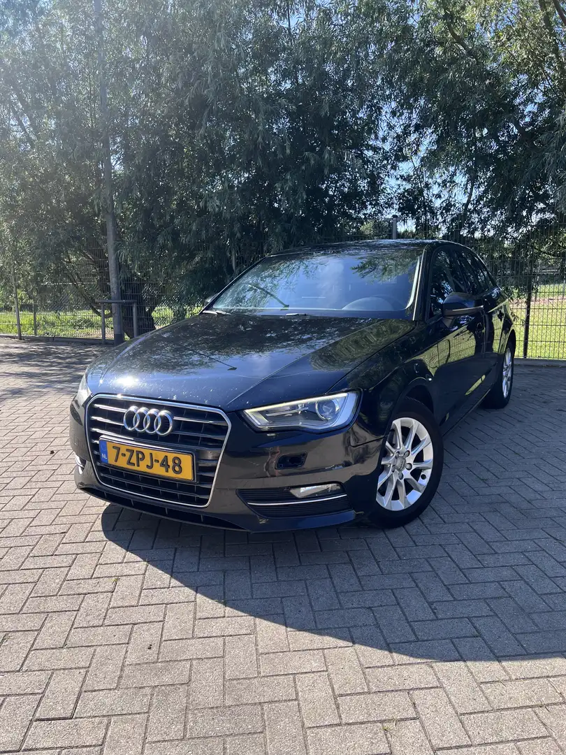 Audi A3 1.6 TDI Attr. PL+ Zwart - 1