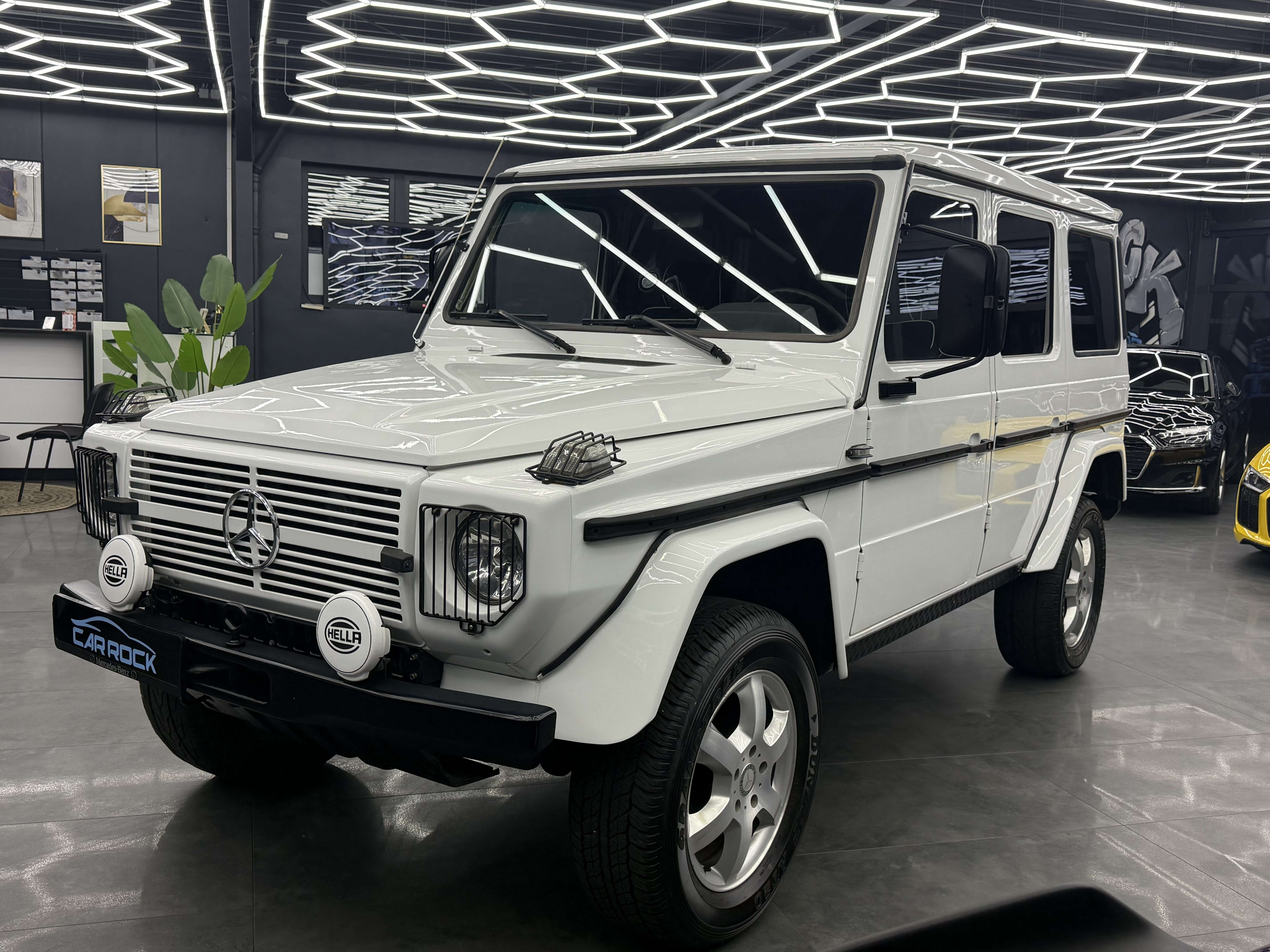 Second hand Mercedes Benz G-Class 300
