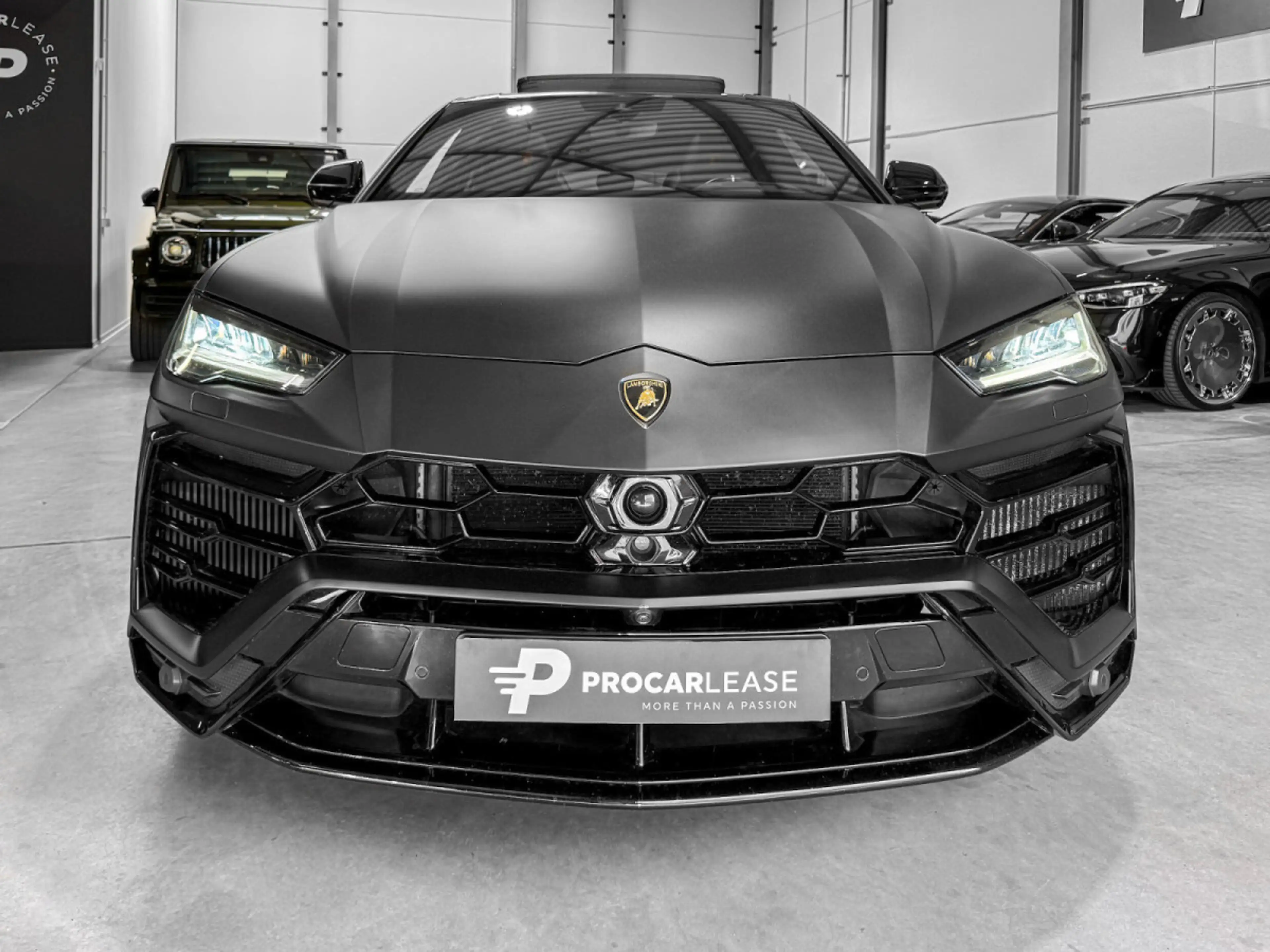 Lamborghini Urus 4.0 V8 Auto./PANO/22/360°/HUD/CARBON/VOLL — photo 2