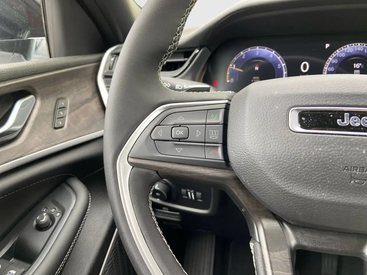 Jeep Grand Cherokee снимка Jeep Grand Cherokee