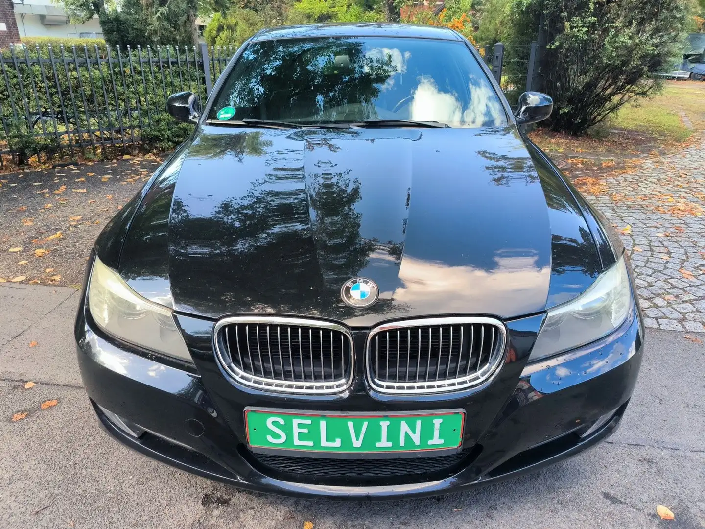 BMW 330 d Touring xDrive-Standheizung-Leder- Schwarz - 2