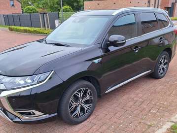 Outlander 2.4i 4WD PHEV Business Edition SDA-NAV
