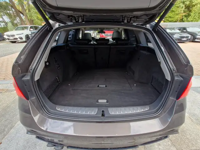 BMW 3 Series view 14