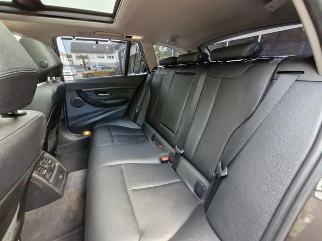 BMW 3 Series view 15