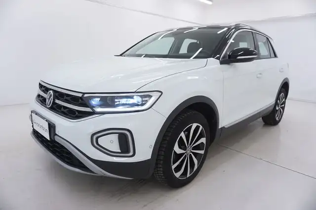 Volkswagen T-Roc view 9
