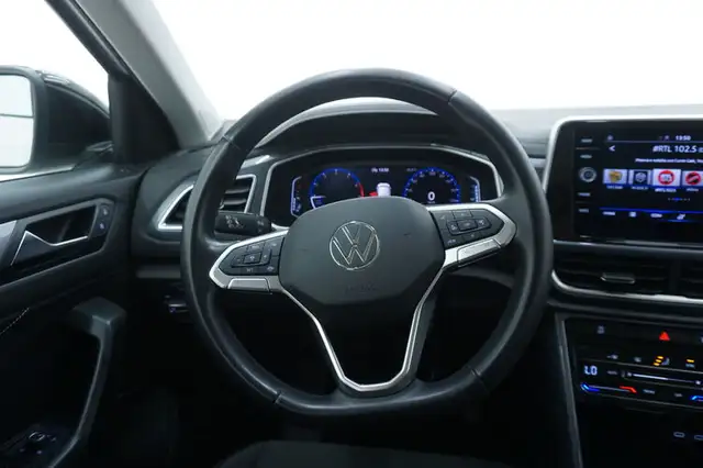 Volkswagen T-Roc view 11
