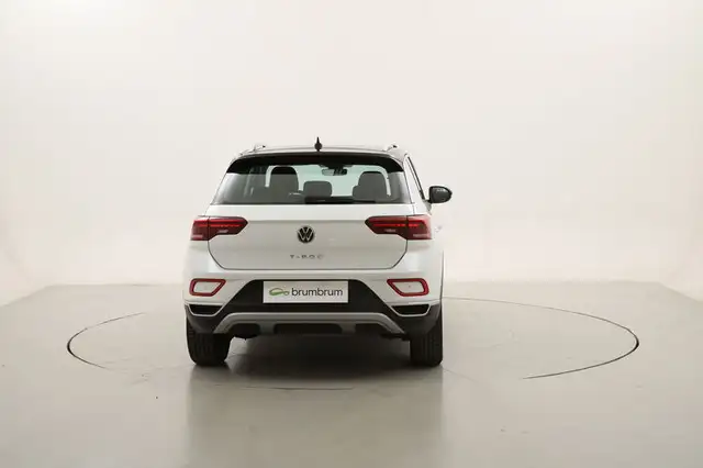Volkswagen T-Roc view 4