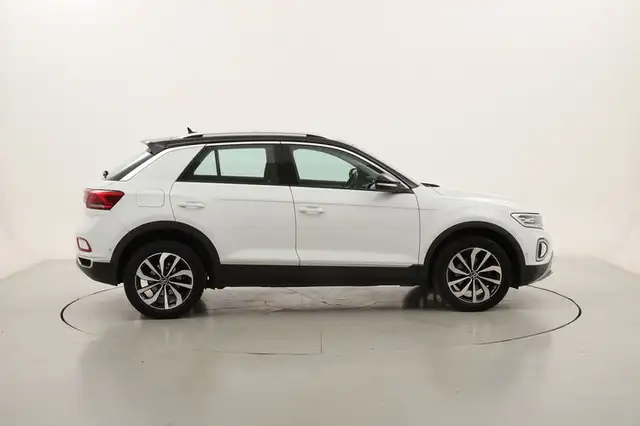 Volkswagen T-Roc view 6